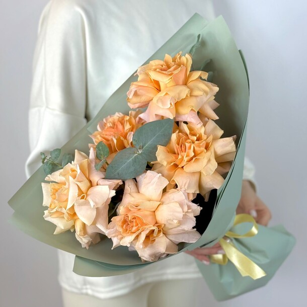 Брюнетка, артикул F1269638 - 3903 рублей, доставка по городу. Flawery - доставка цветов