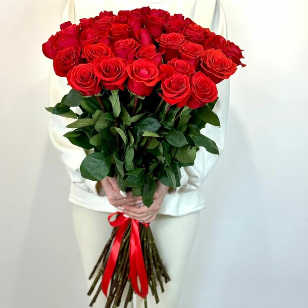 41 алая роза ♥️, артикул F1269649 - 18786 рублей, доставка по городу. Flawery - доставка цветов