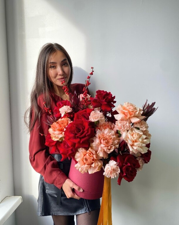 Гротеск 🍂, артикул F1269921 - 15573 рублей, доставка по городу. Flawery - доставка цветов