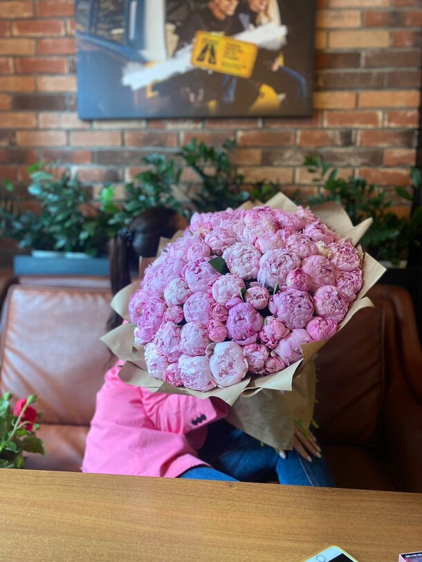 101 пион), артикул F1278183 - 163695 рублей, доставка по городу. Flawery - доставка цветов