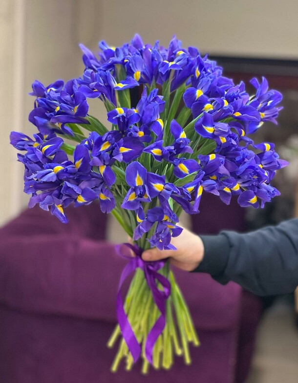 51 ирис), артикул F1278887 - 11289 рублей, доставка по городу. Flawery - доставка цветов