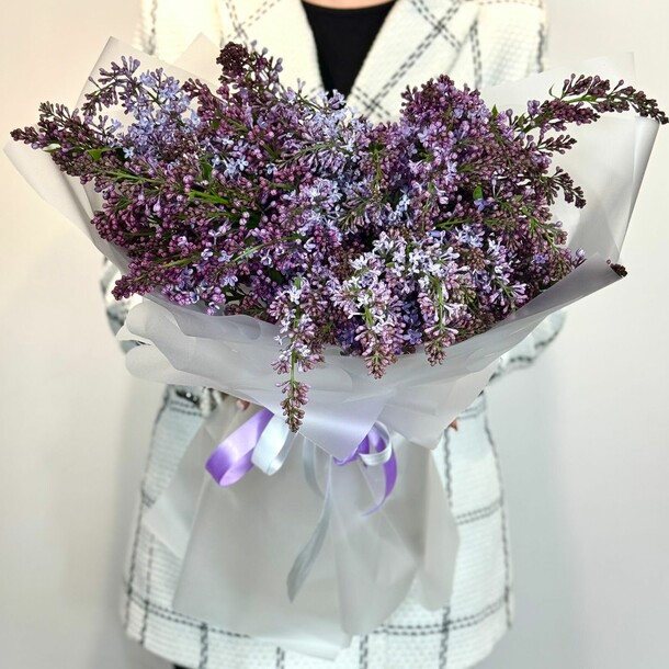 Букет из сирени, артикул F1285658 - 10328 рублей, доставка по городу. Flawery - доставка цветов