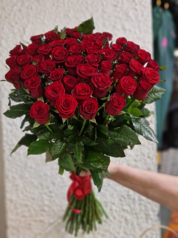 51 красная роза 😍, артикул F1287726 - 25175 рублей, доставка по городу. Flawery - доставка цветов