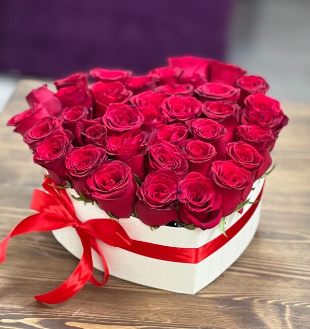 Сердце из роз ❤️, артикул F1292725 - 8852 рублей, доставка по городу. Flawery - доставка цветов
