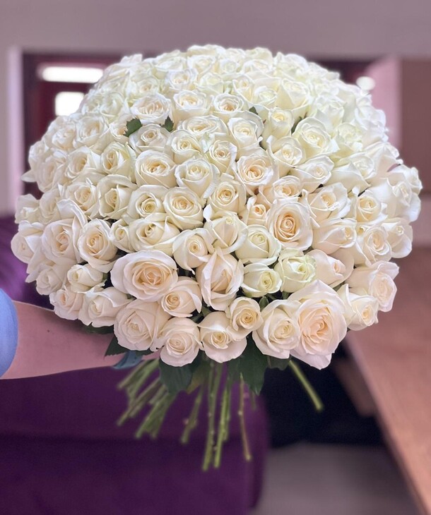 101 белая роза 🤍, артикул F1292730 - 47843 рублей, доставка по городу. Flawery - доставка цветов