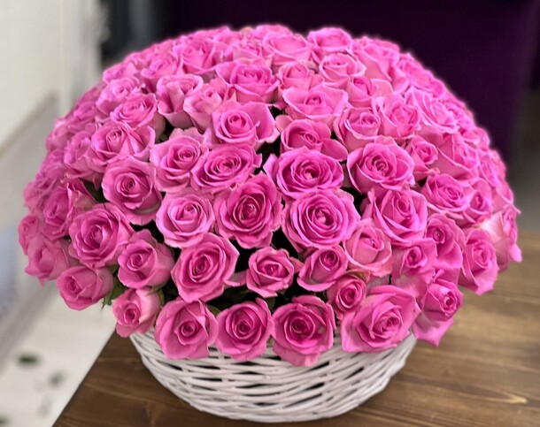 101 роза в корзине., артикул F1319956 - 20086 рублей, доставка по городу. Flawery - доставка цветов