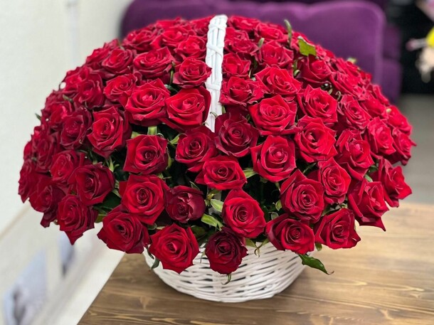 151 роза в корзине., артикул F1320019 - 56508 рублей, доставка по городу. Flawery - доставка цветов