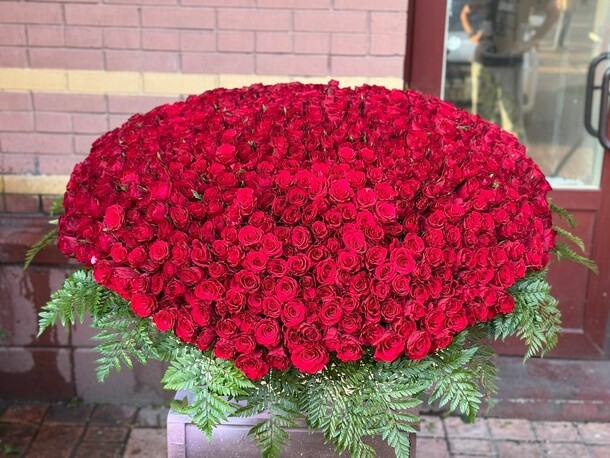 1000 и 1 роза, артикул F1320631 - 551470 рублей, доставка по городу. Flawery - доставка цветов