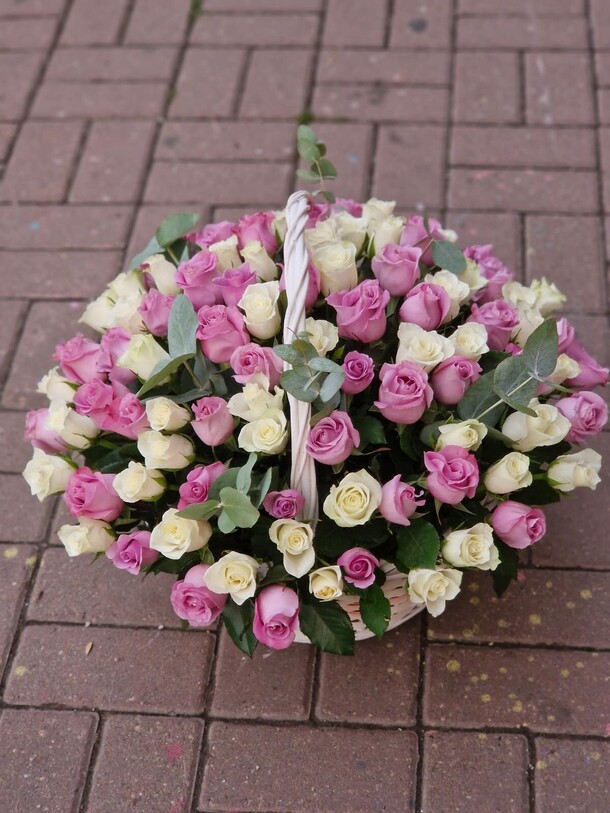 101 роза в корзине., артикул F1325048 - 24079 рублей, доставка по городу. Flawery - доставка цветов