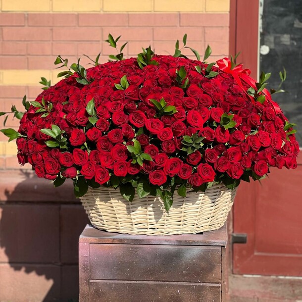 1501 роза в корзине, артикул F1332251 - 653388 рублей, доставка по городу. Flawery - доставка цветов