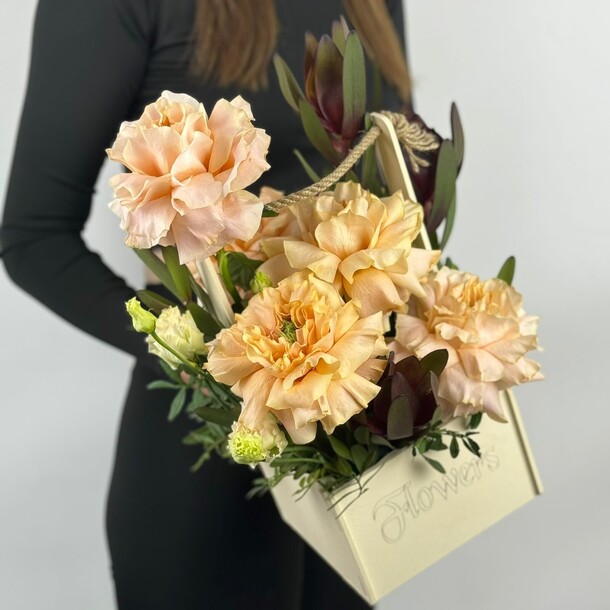 Ария, артикул F1343130 - 5506 рублей, доставка по городу. Flawery - доставка цветов