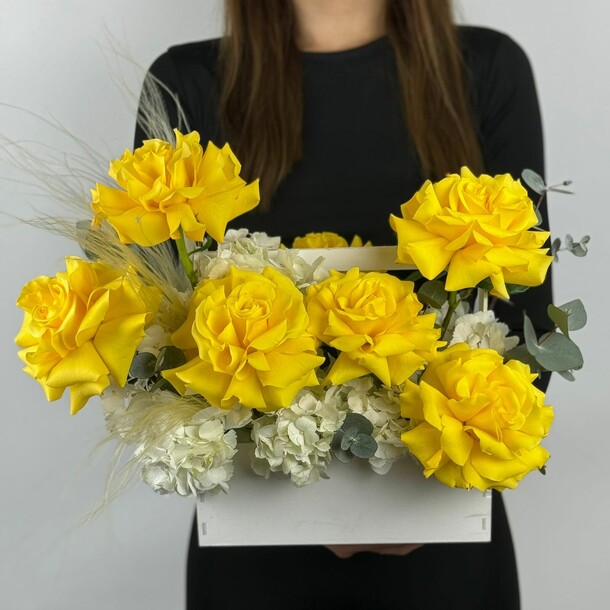 Яркое солнце, артикул F1343181 - 11180 рублей, доставка по городу. Flawery - доставка цветов