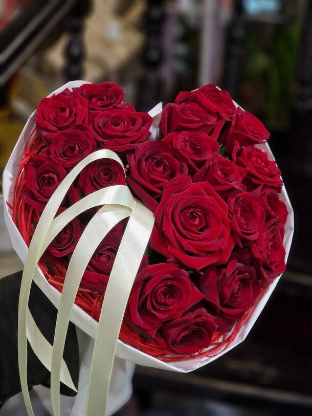 Красное сердце, артикул F1373760 - 11966 рублей, доставка по городу. Flawery - доставка цветов