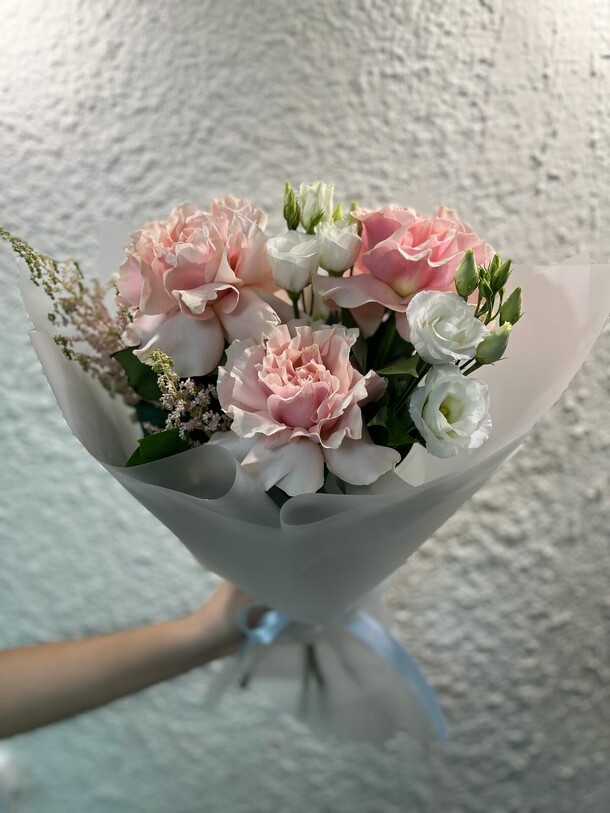 Роузи, артикул F1410404 - 2892 рублей, доставка по городу. Flawery - доставка цветов