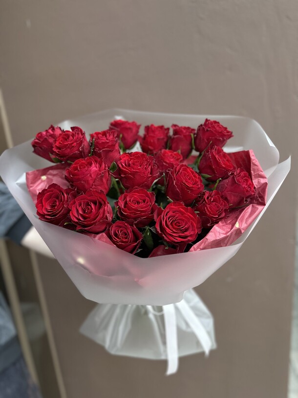 Красные розы (19), артикул F1304755 - 14508 рублей, доставка по городу. Flawery - доставка цветов
