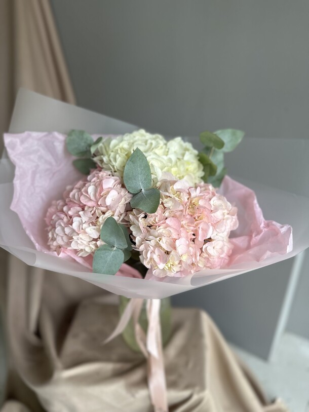 Гортензия и эвкалипт, артикул F1307770 - 5990 рублей, доставка по городу. Flawery - доставка цветов