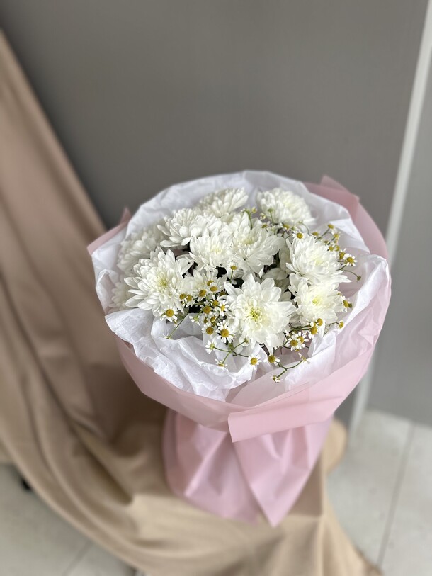 Стойкий букет, артикул F1356209 - 3967 рублей, доставка по городу. Flawery - доставка цветов