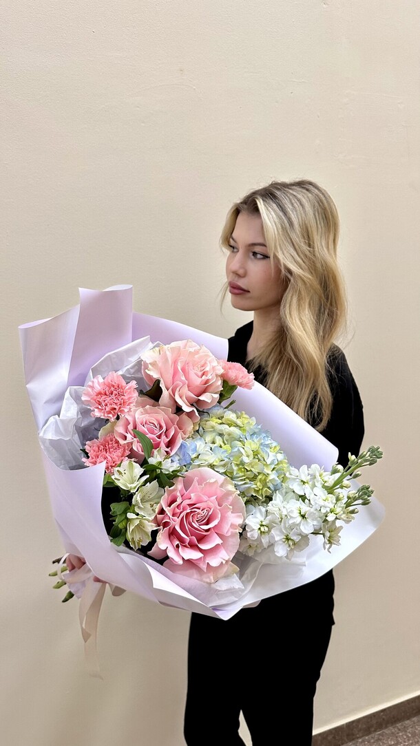 Хит🔥восхитительный, красочный букет, артикул F1377847 - 8385 рублей, доставка по городу. Flawery - доставка цветов