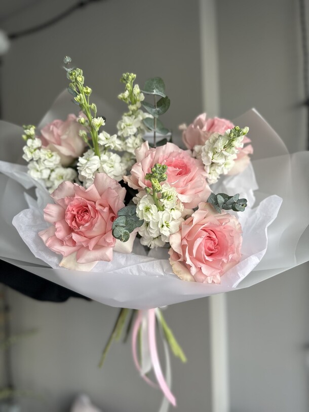 Очень ароматный кружевной букет, артикул F1407018 - 9291 рублей, доставка по городу. Flawery - доставка цветов