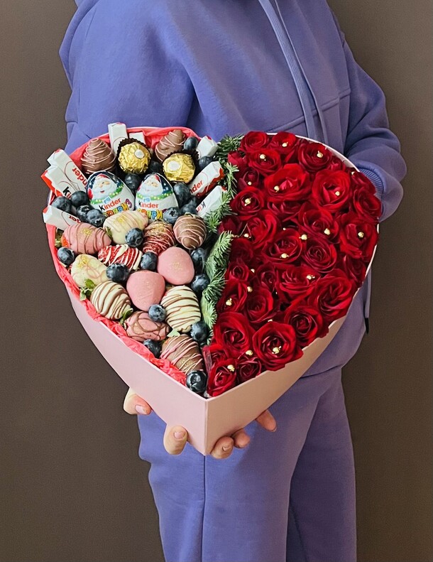 Новогодняя любовь, артикул F1237740 - 12100 рублей, доставка по городу. Flawery - доставка цветов