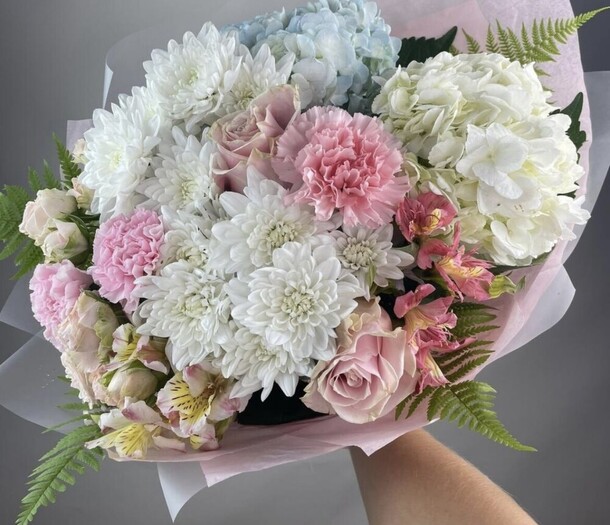 Цветочный коктейль, артикул F1252214 - 7306 рублей, доставка по городу. Flawery - доставка цветов