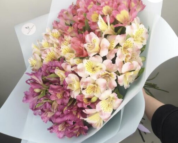 Букет из самых стойких цветов, артикул F1272188 - 7339 рублей, доставка по городу. Flawery - доставка цветов