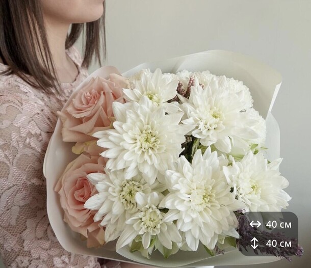 Букет из роз, хризантем и альстромерии piacere, артикул F1303436 - 5728 рублей, доставка по городу. Flawery - доставка цветов