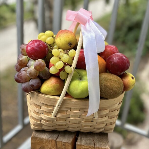 Фруктовая корзина, артикул F1307368 - 4580 рублей, доставка по городу. Flawery - доставка цветов