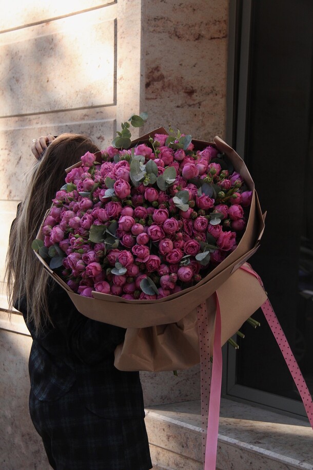 Букет кустовых роз xxl, артикул F1301731 - 25000 рублей, доставка по городу. Flawery - доставка цветов