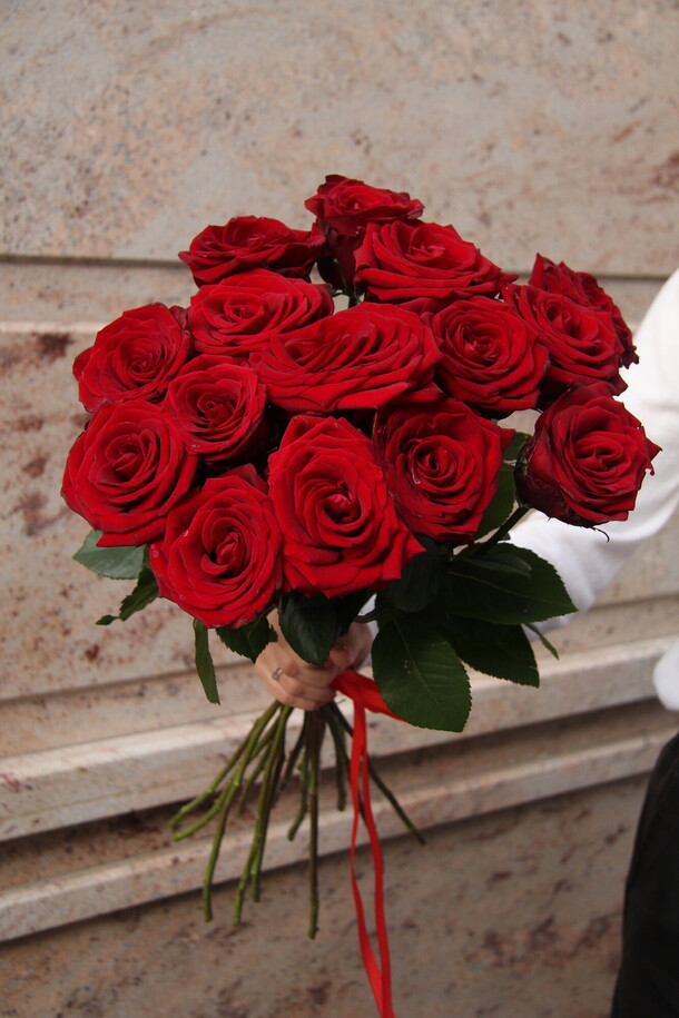 Красные розы, артикул F1301734 - 3900 рублей, доставка по городу. Flawery - доставка цветов