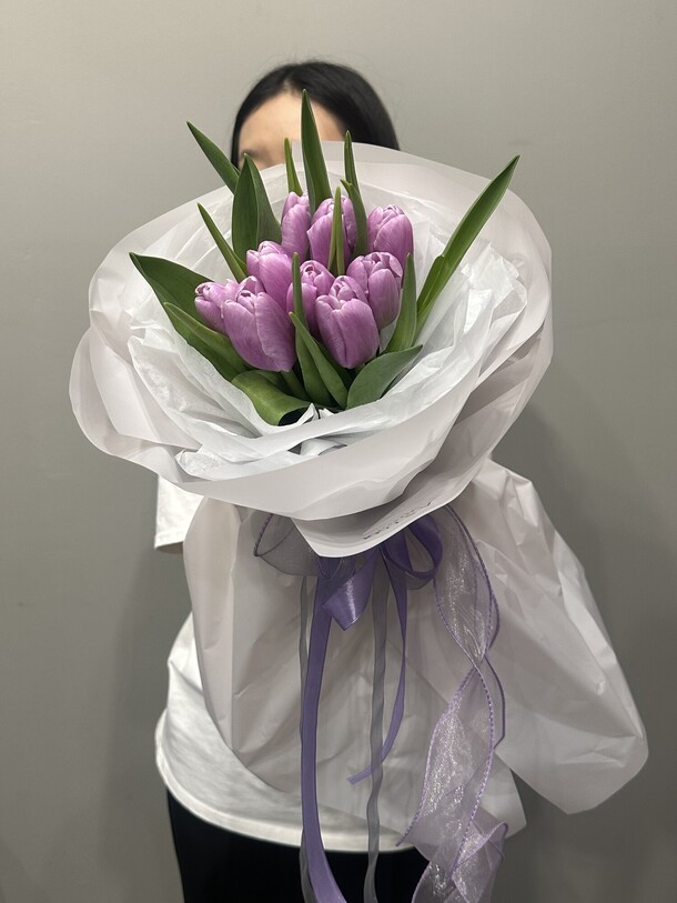 Букет из 9 тюльпанов, артикул F1391301 - 3000 рублей, доставка по городу. Flawery - доставка цветов