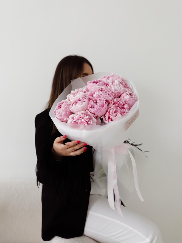 Пионы сара бернар «для нее», артикул F1411024 - 11501 рублей, доставка по городу. Flawery - доставка цветов