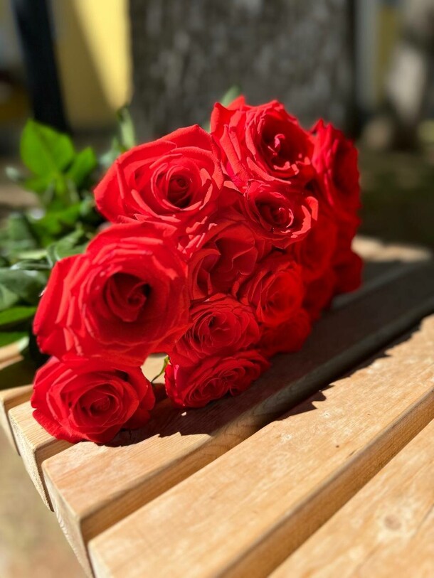 Букет из 15 роз, артикул F1319559 - 5670 рублей, доставка по городу. Flawery - доставка цветов