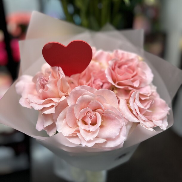 Букет "нежный поцелуй", артикул F1381937 - 2205 рублей, доставка по городу. Flawery - доставка цветов