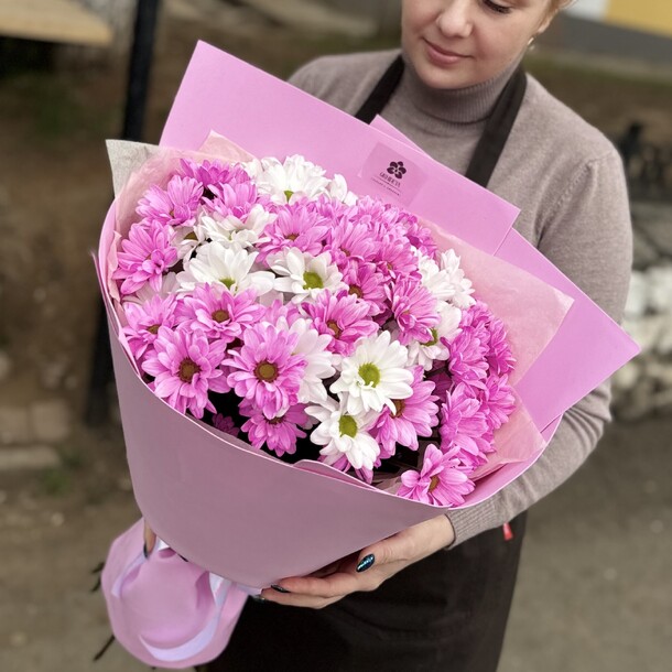 Шикарный букет из хризантем, артикул F1402844 - 4502 рублей, доставка по городу. Flawery - доставка цветов