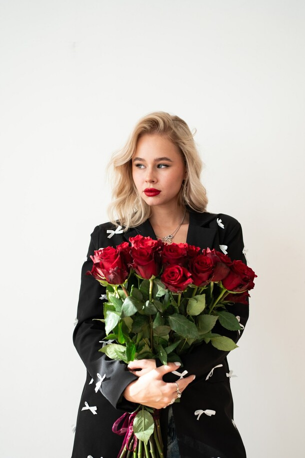 Букет из 15 бордовых роз, артикул F1402984 - 5949 рублей, доставка по городу. Flawery - доставка цветов