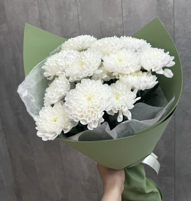 Букет из 3 хризантем, артикул F1412567 - 1489 рублей, доставка по городу. Flawery - доставка цветов