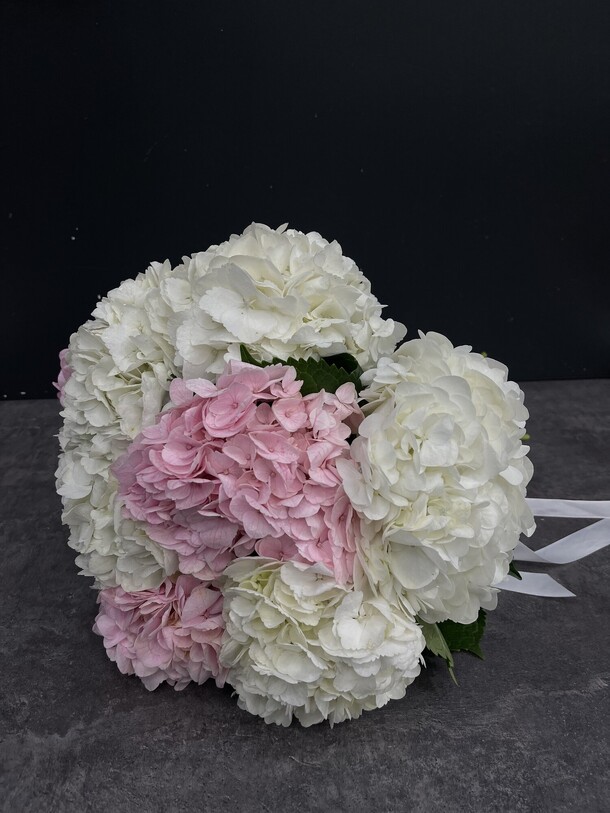 Букет из гортензий, артикул F1238527 - 7500 рублей, доставка по городу. Flawery - доставка цветов