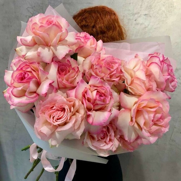 Воздушный букет из 15 французских роз, артикул F1402834 - 12100 рублей, доставка по городу. Flawery - доставка цветов