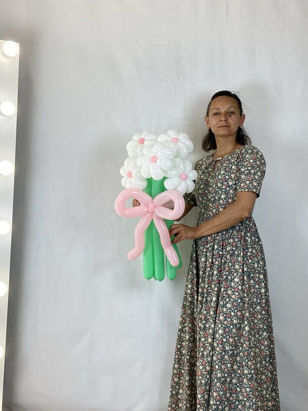 Букет из 5 ромашек, артикул F1450029 - 1390 рублей, доставка по городу. Flawery - доставка цветов