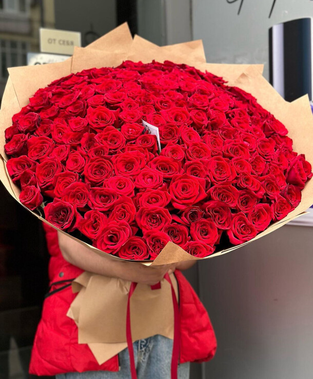 Роза красная 151 шт, артикул F1240228 - 53937 рублей, доставка по городу. Flawery - доставка цветов