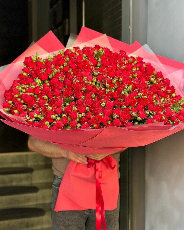 Кустовая роза красная, артикул F1240251 - 117036 рублей, доставка по городу. Flawery - доставка цветов