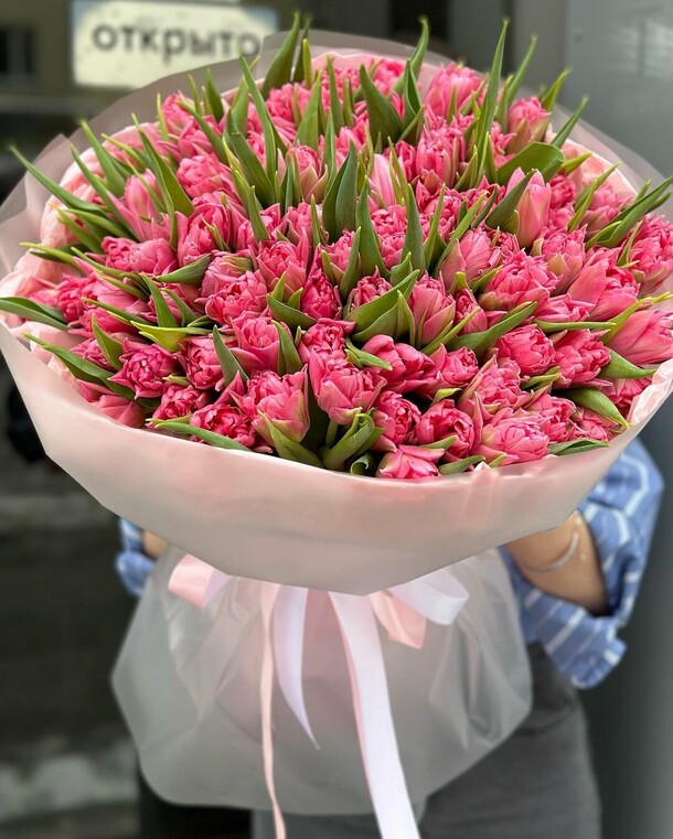 Тюльпан 101, артикул F1240257 - 31580 рублей, доставка по городу. Flawery - доставка цветов