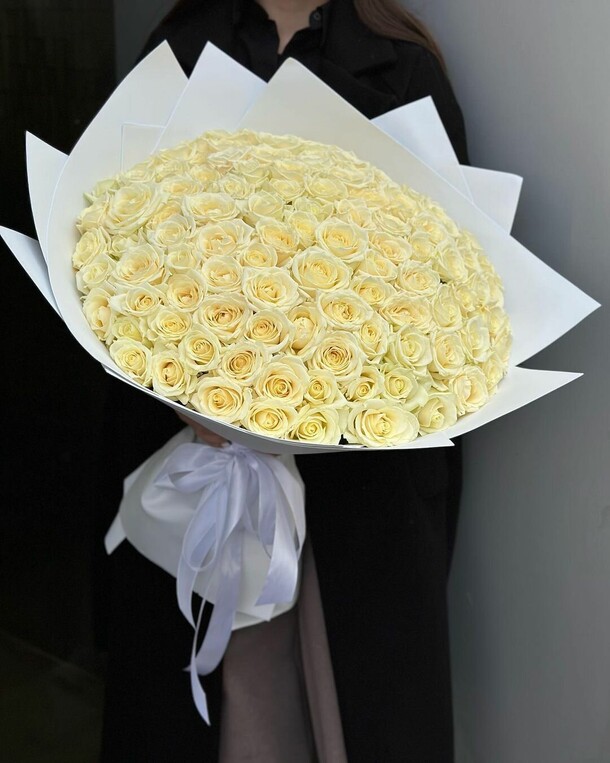 Роза белая 101 шт, артикул F1240260 - 45713 рублей, доставка по городу. Flawery - доставка цветов