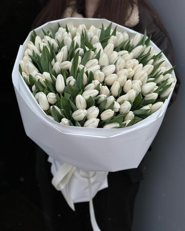 Тюльпан 101 шт, артикул F1240261 - 28855 рублей, доставка по городу. Flawery - доставка цветов