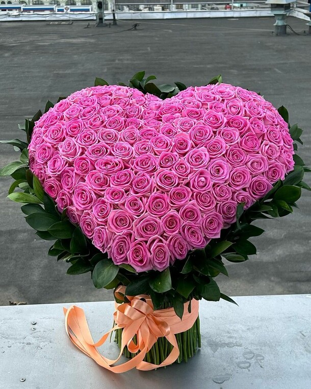 Роза аква 3d сердца, артикул F1290583 - 81582 рублей, доставка по городу. Flawery - доставка цветов