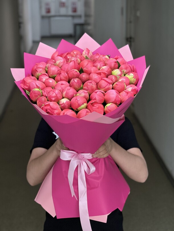 Пионы коралловые премиум, артикул F1290584 - 105135 рублей, доставка по городу. Flawery - доставка цветов