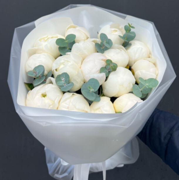 Пионы белые с эвкалиптом, артикул F1290588 - 32925 рублей, доставка по городу. Flawery - доставка цветов