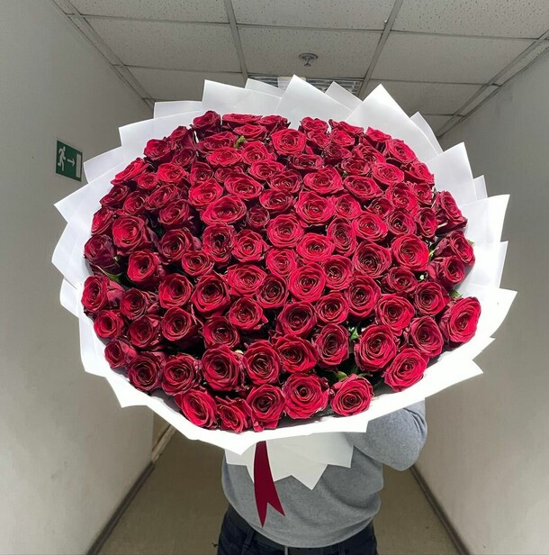 101 роза красная премиум, артикул F1290592 - 54331 рублей, доставка по городу. Flawery - доставка цветов