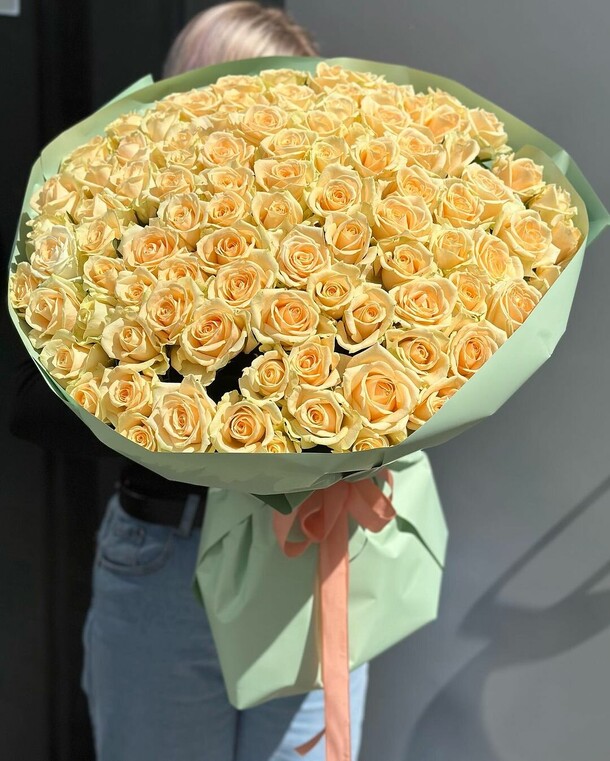Роза желтая 101 шт, артикул F1290593 - 43586 рублей, доставка по городу. Flawery - доставка цветов